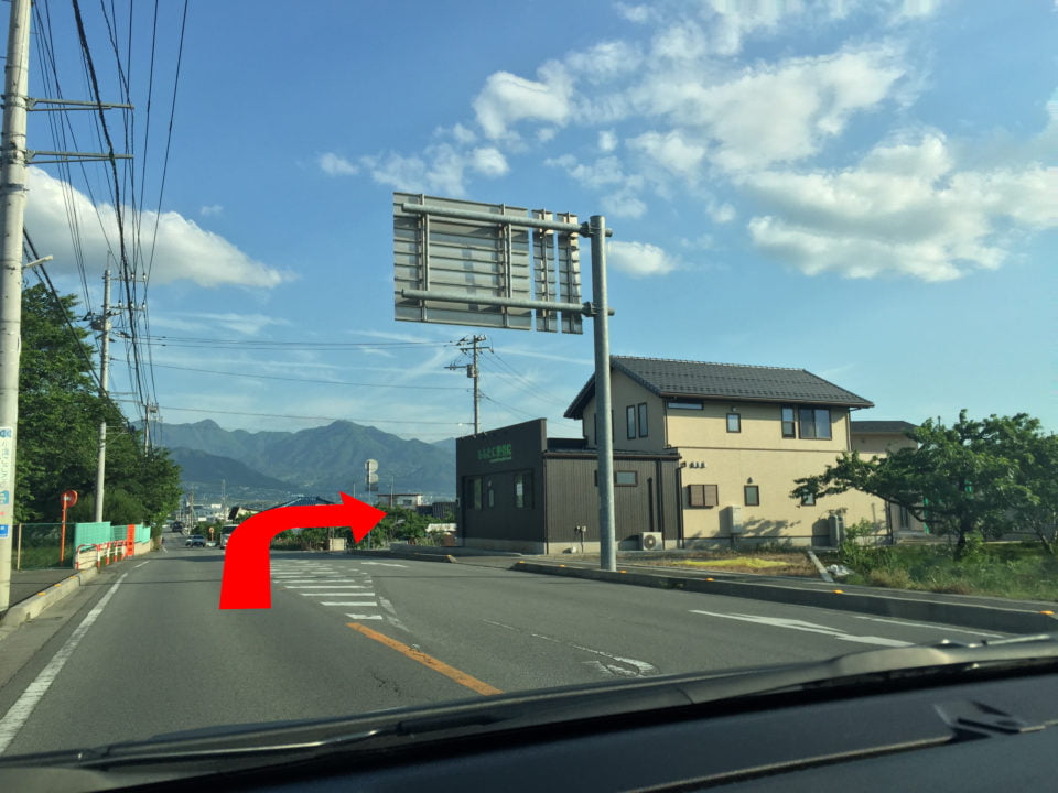 山梨市駅方面からのご案内ー車で６分